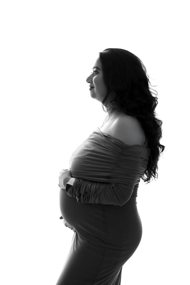 Flow 108 client during her maternity shoot, in profile